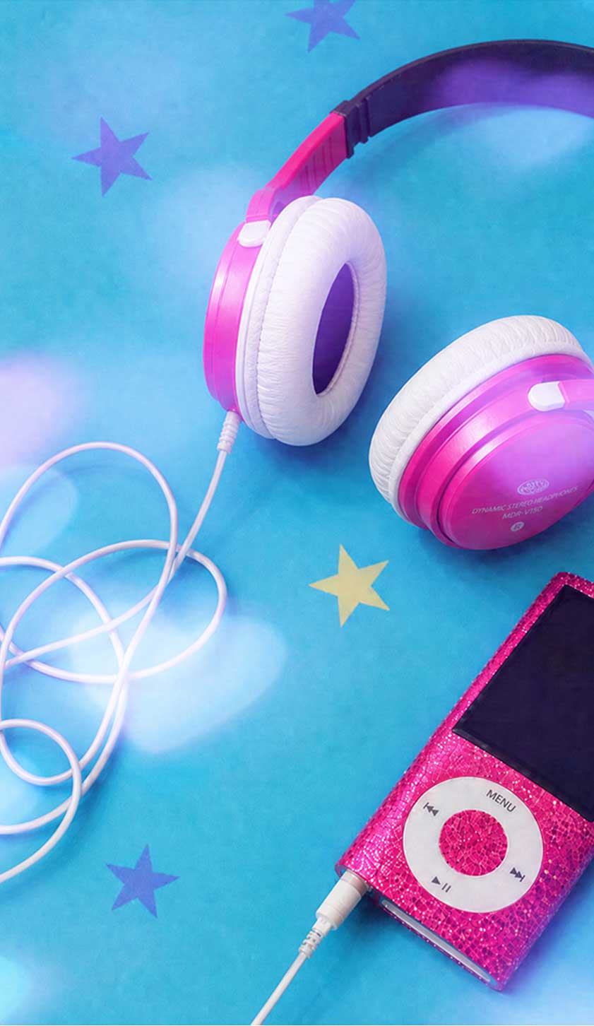 Retro Pink Headphone Y2K Phone Case Cherrykitten